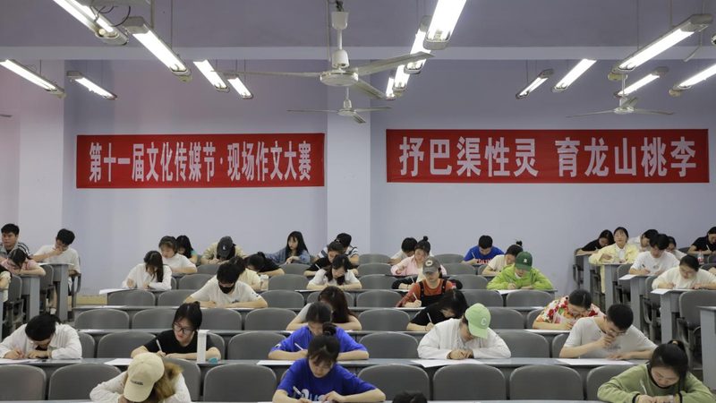 小标题：小型纪录片团队的制作优势
